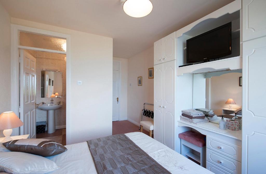 The Waterfront House Country 3* Oughterard