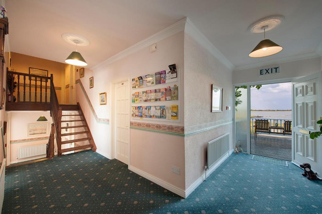 The Waterfront House Country 3*