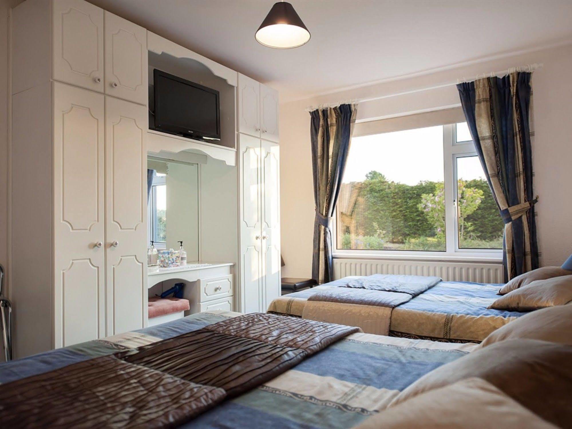 The Waterfront House Country 3* Oughterard