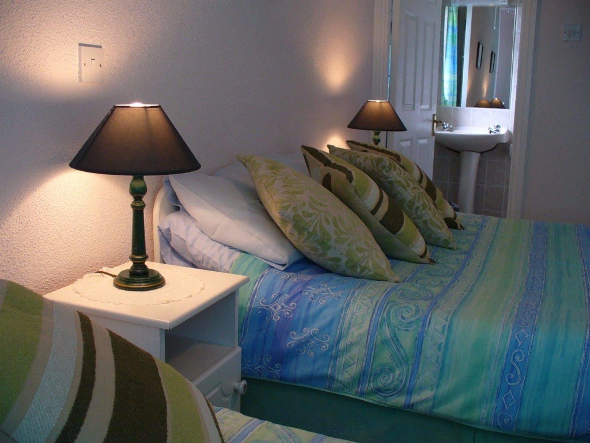 The Waterfront House Country 3* Oughterard