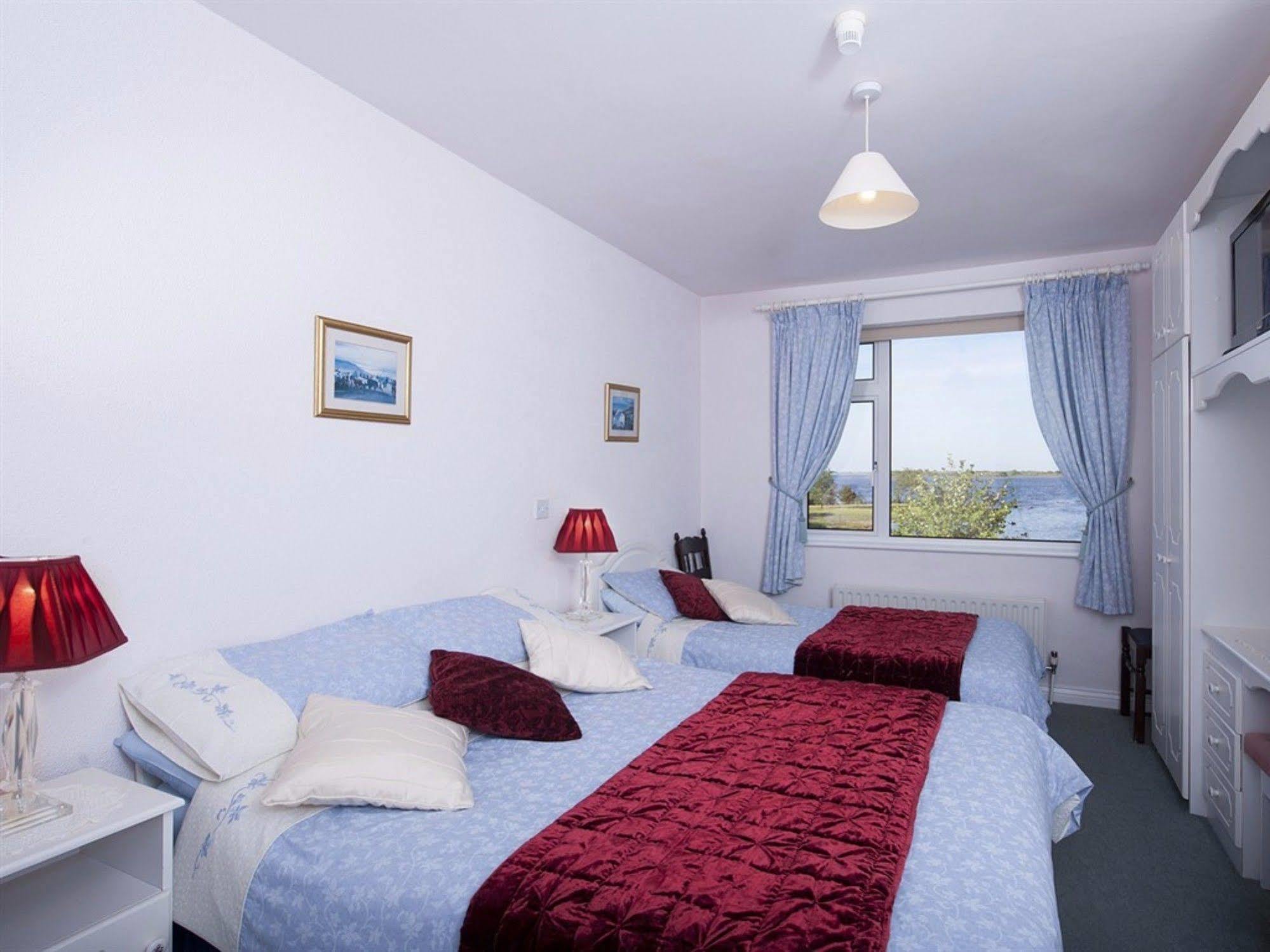 The Waterfront House Country 3*