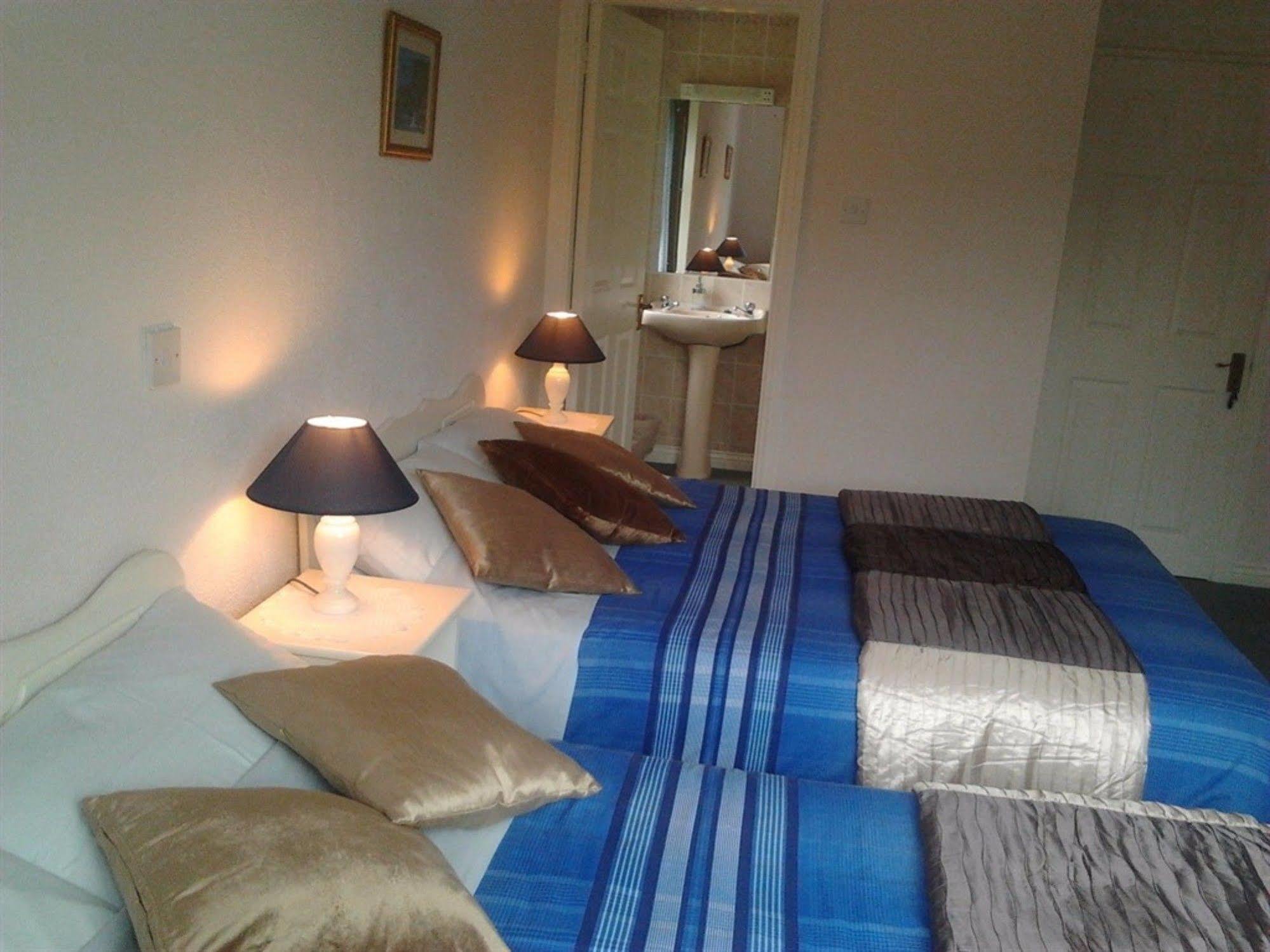 The Waterfront House Country Couette-café 3*